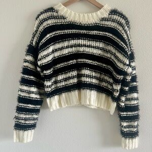 Venus Womens Black White Striped Fuzzy Chunky Cropped Sweater Size Medium